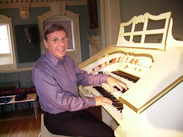 John Mann playing the Allen Theatre Organ at Henley Town Hall for the recording.