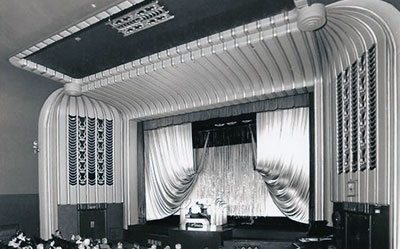 The auditorium with organ at the old Regal Cinema that used to be located in Bell Street , Henley.